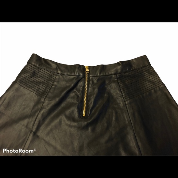 Faux leather skirt - Picture 2 of 3